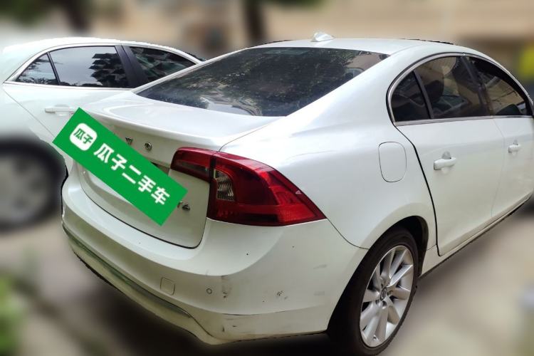 Used Volvo S60 2015 S60L 2.0T Zhiyuan Edition Rear Right 45 Deg
