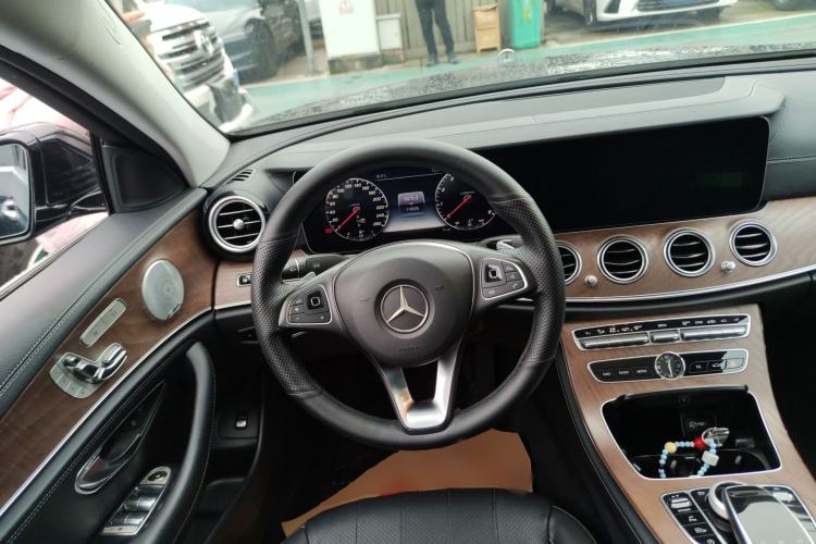 Used Mercedes-Benz E-Class 2018 Facelift E 300 L Luxury Edition
