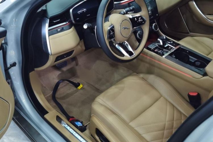 Used Jaguar XFL 2023 XFL 2.0T P250 Two-Wheel-Drive Prestige Luxury Gold Edition