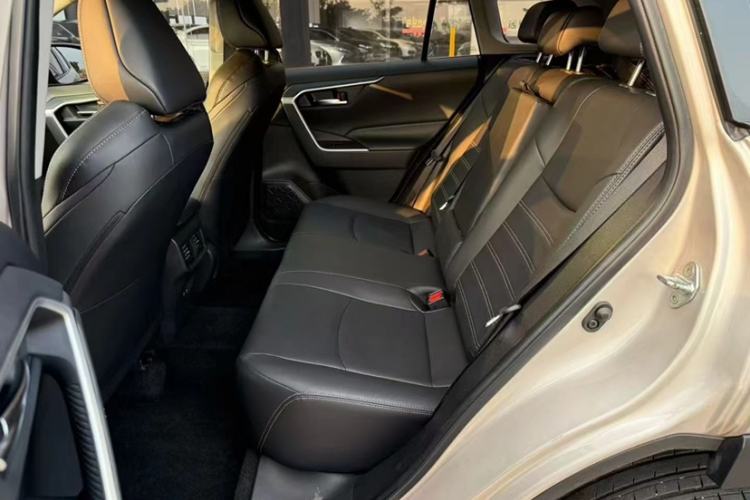 Used Toyota Wildlander 2020 2.0L CVT Two-Wheel Drive Luxury Edition Interior 2