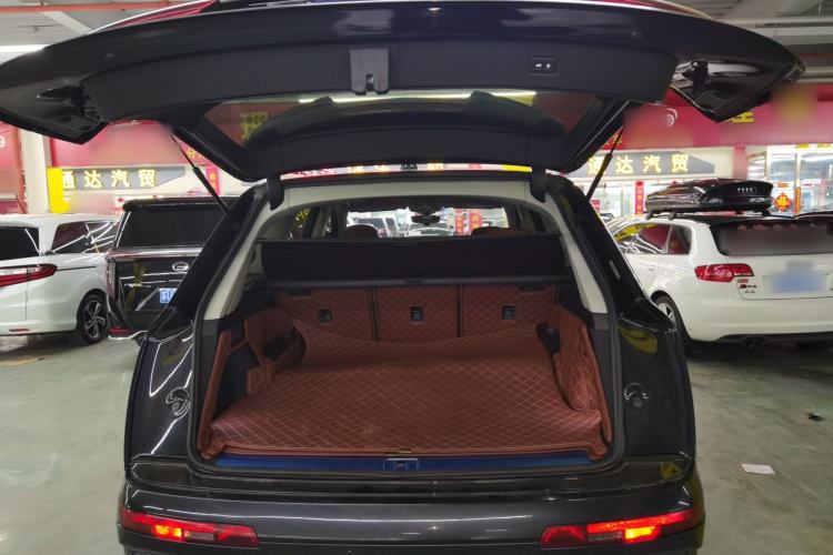 Used Audi Q7 2021 45 TFSI quattro S line Sport model
