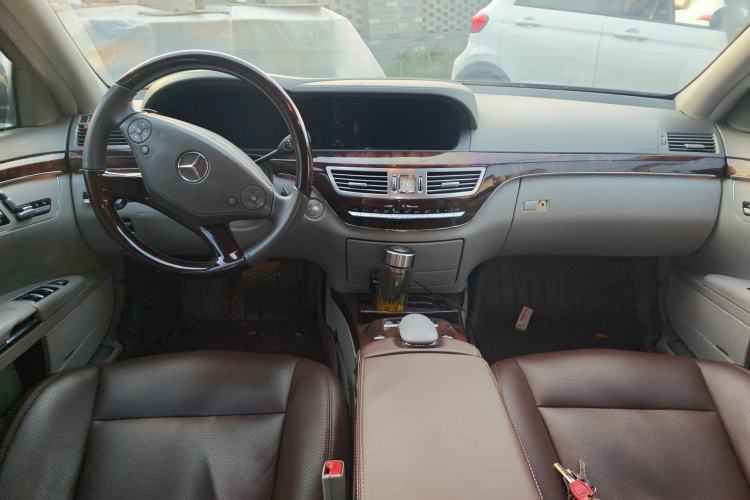 Used Mercedes-Benz S-Class 2011 S 350 L CGI Center Console