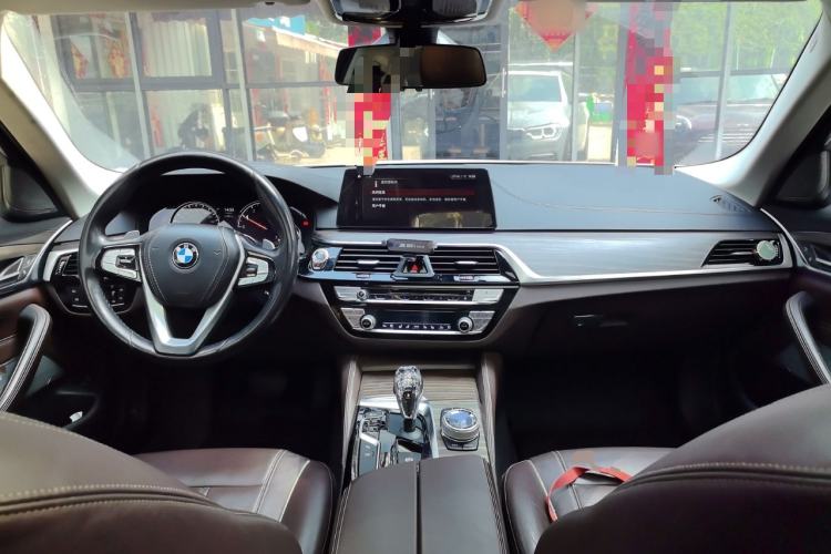 Used BMW 5 Series 2018 Facelifted 530Li Luxury Edition Premium Package Center Console