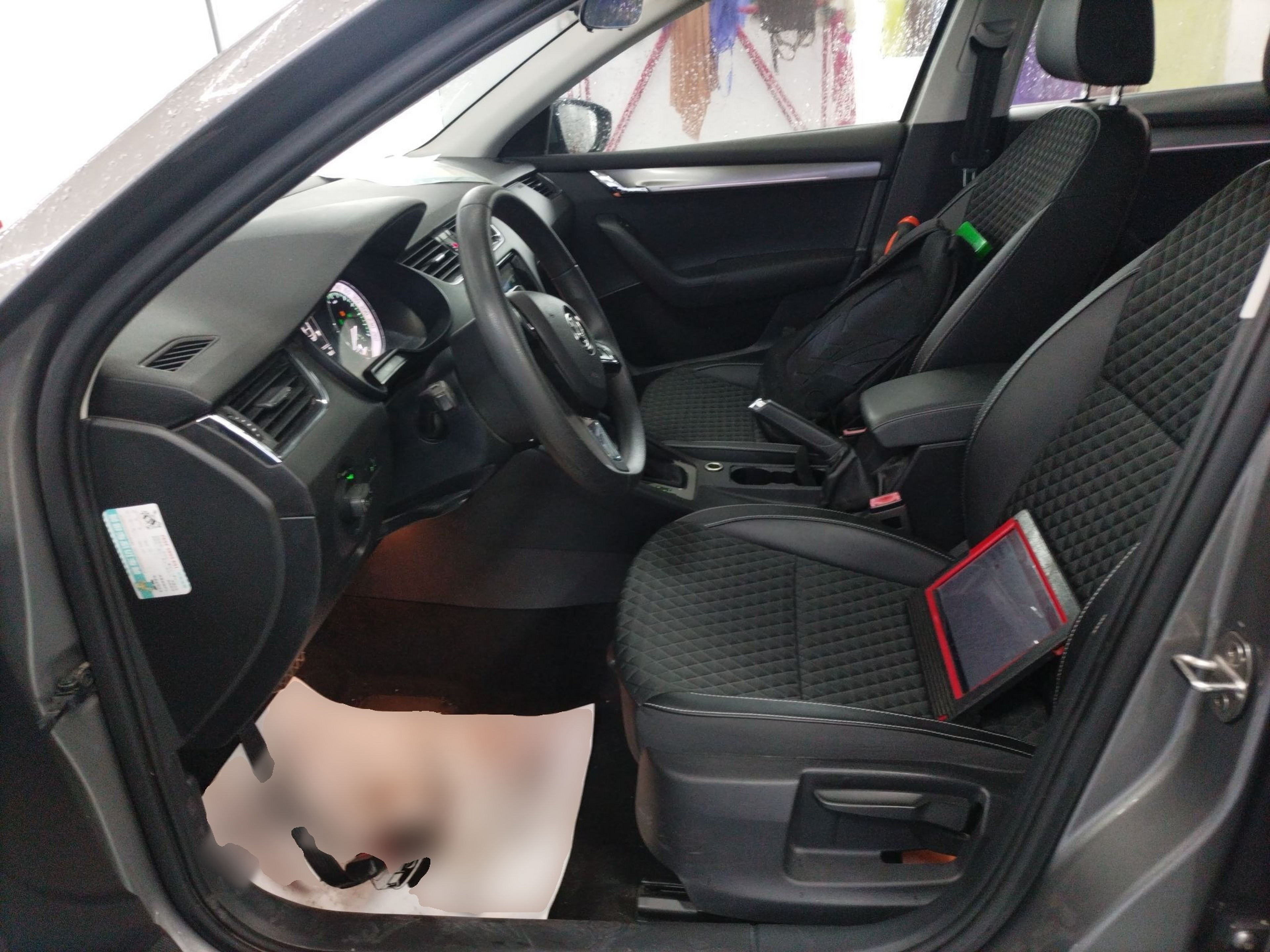 Переднее сиденье в автомобиле