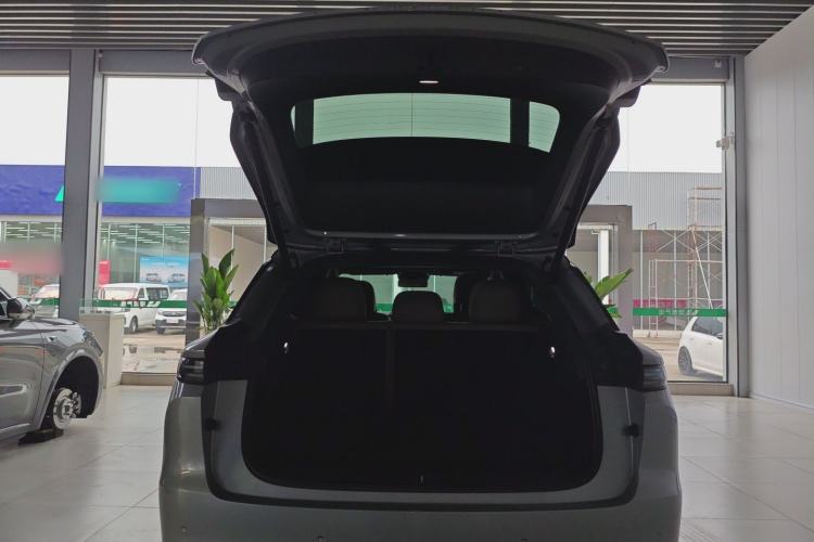 Used Li Auto i6 2025 Model Two-Wheel-Drive Standard Type
