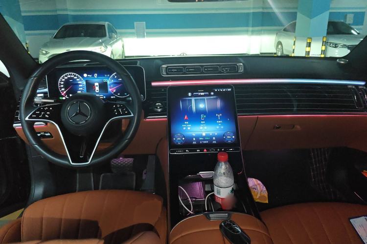 Used Mercedes-Benz S-Class 2023 S 400 L Luxury Model Center Console