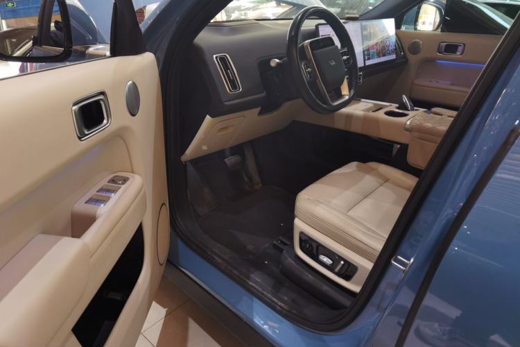 Used Li Auto L8 2023 Air model
