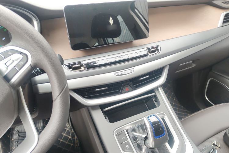 Used Livan Maple 80v L 2024 407 km 6 Seats
