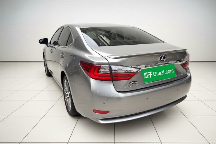 Used Lexus ES 2015 300h Comfort Edition
