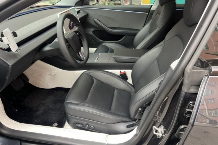 Used Tesla Model 3 2023 Rear-Wheel-Drive Version Interior 2
