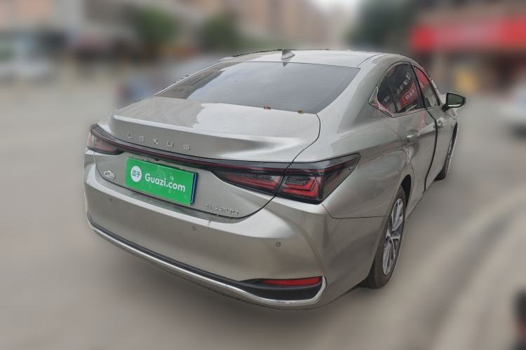 Used Lexus ES 2025 200 Premium Edition Rear Right 45 Deg