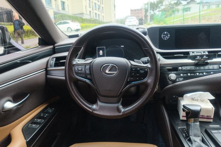 Used Lexus ES 2020 200 Excellence Edition
