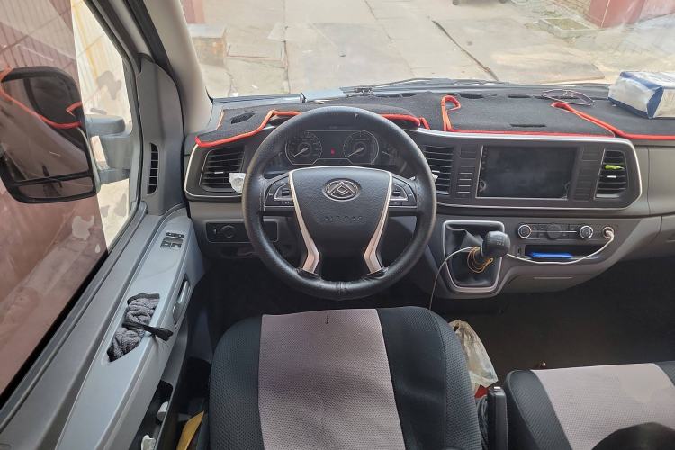 Used SAIC MAXUS Xintu V80 2023 2.0T Manual Classic Aoyuntong Long Wheelbase Mid-Height 6/7/8/9-Seater Steering Wheel