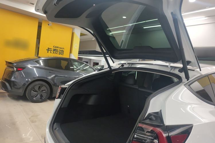 Used Tesla Model Y 2022 Long-Range All-Wheel-Drive Version
