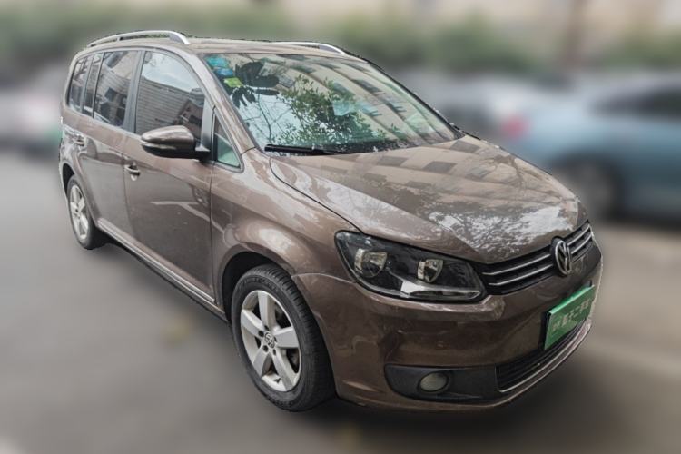 Used Volkswagen Touran 2013 1.4T DSG Comfort Edition 5-Seater Front Right 45 Deg