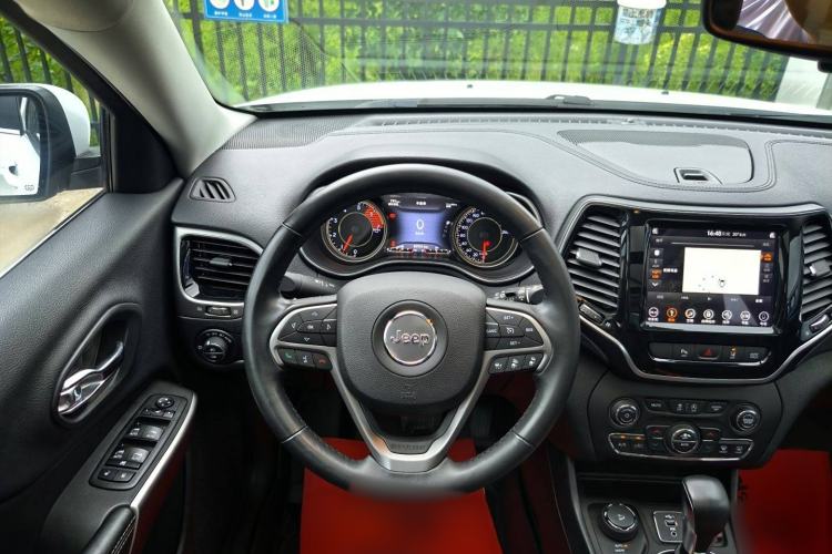 Used Jeep Cherokee 2019 2.0T Four-Wheel Drive Explorer Edition + Autonomous Driving Smart Package China VI