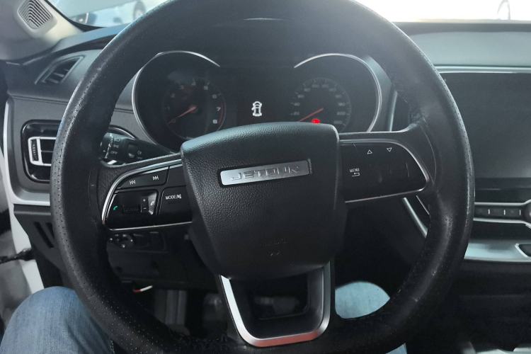 Used JETOUR X70M 2022 1.5T Manual Advanced Partner 7-Seater
