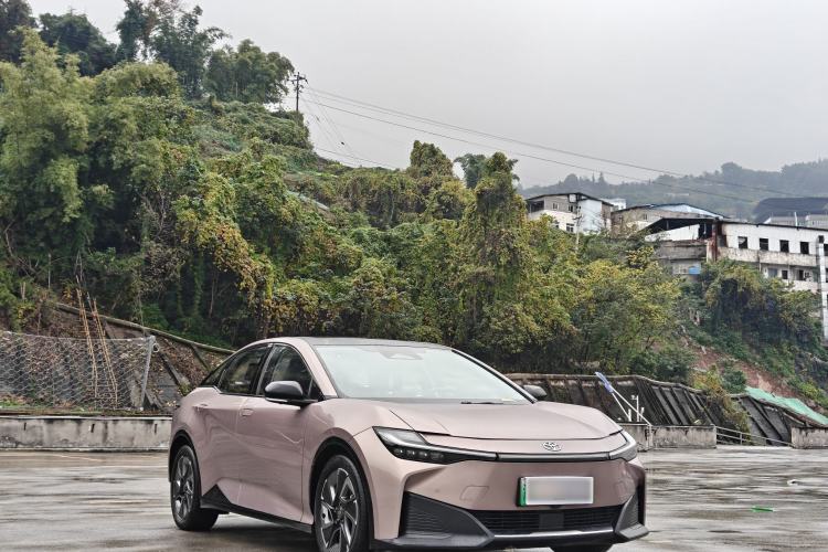 Used Toyota bZ3 2023 616 km Long-Range Premium
