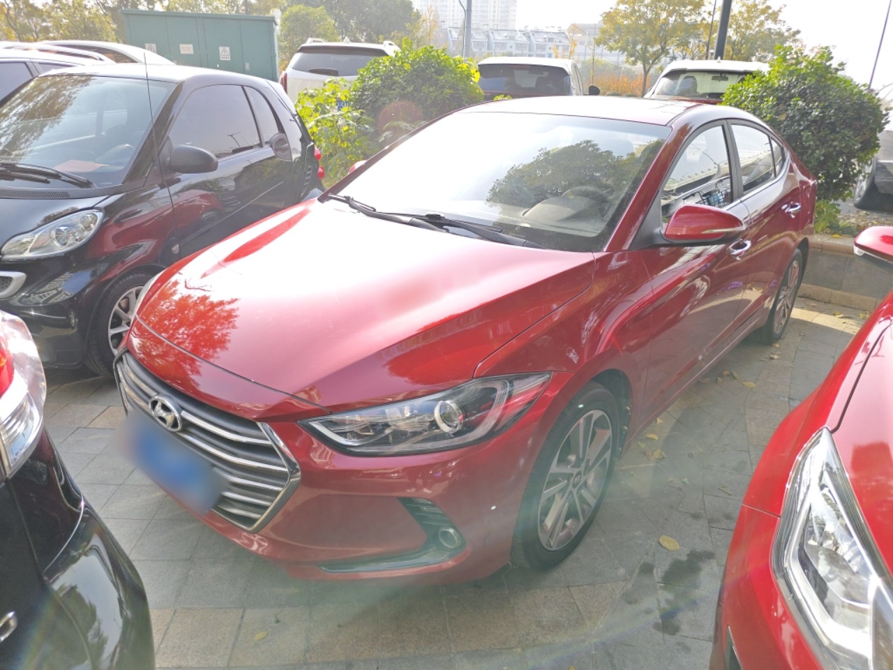 Под передней частью автомобиля