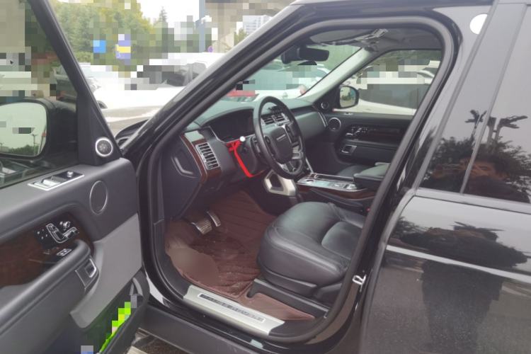 Used Land Rover Range 2022 3.0 L6 400 PS Classic Extended Version
