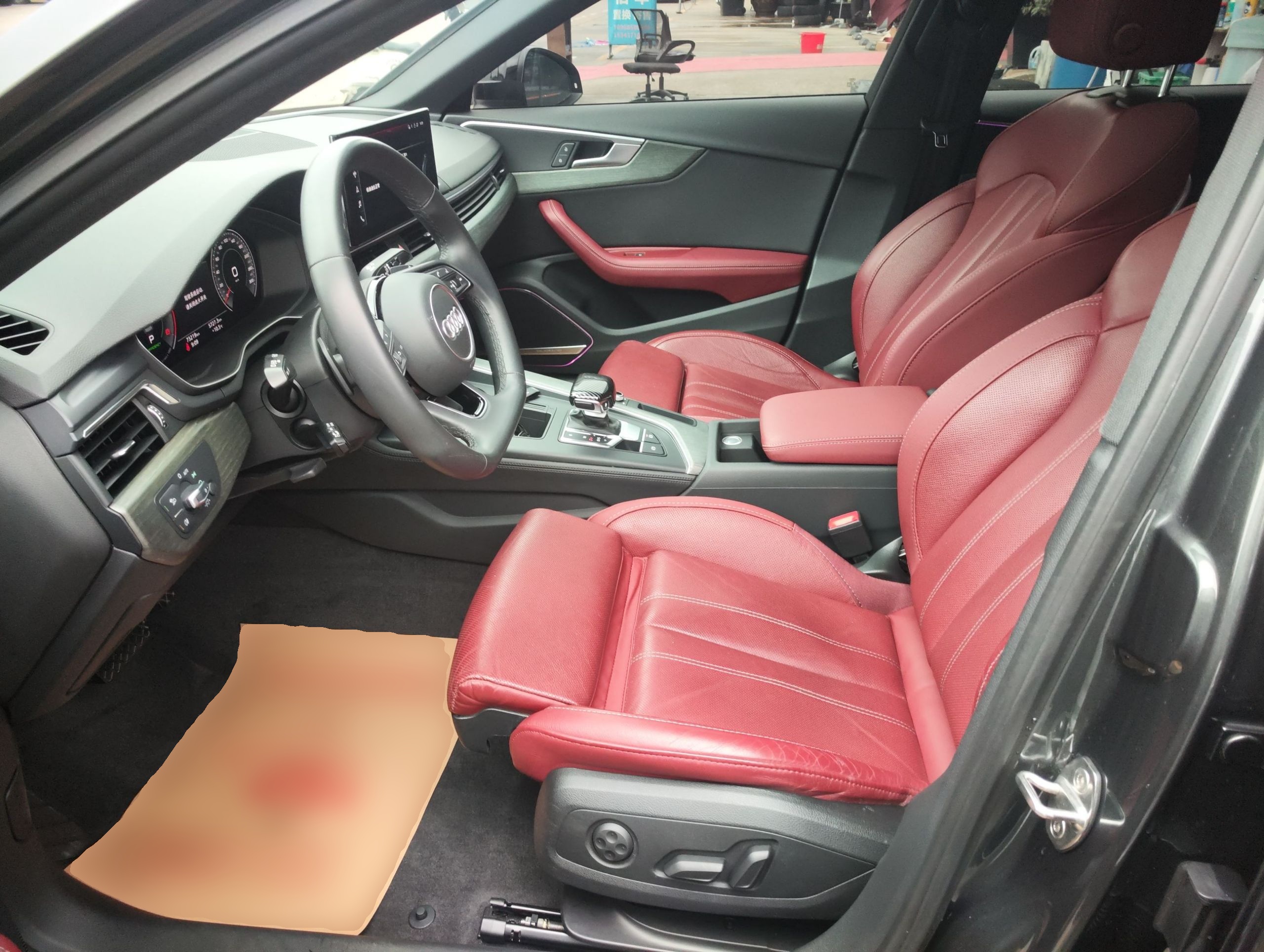 المقاعد الأمامية داخل السيارة