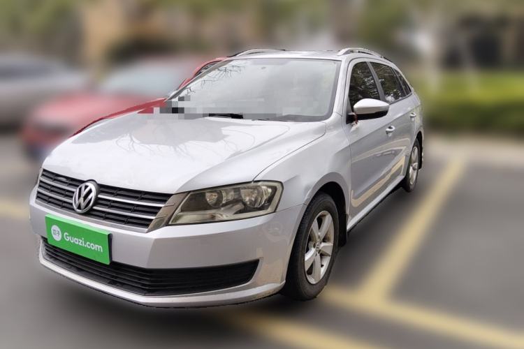 Used Volkswagen Gran Lavida 2013 1.6L Manual Fashion Model