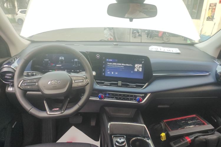 Used Chevrolet Equinox Plus 2024 102km RS Ultimate Edition Center Console