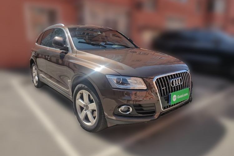 Used Audi Q5 2015 40 TFSI Comfort Model Front Right 45 Deg