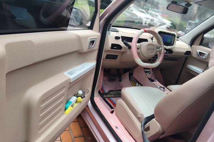 Used Geely Galaxy Panda 2023 Panda Mini 200km Endurance Bear
