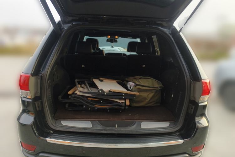 Used Jeep Grand Cherokee 2014 3.0TD Diesel Comfort Navigation Version Trunk