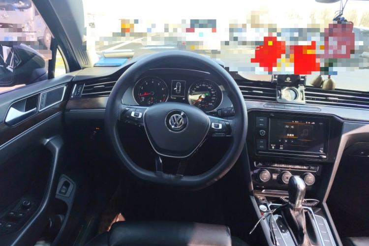 Used Volkswagen Magotan 2019 330TSI DSG Luxury Version China VI Standard Steering Wheel