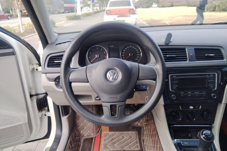 Used Volkswagen Gran Lavida 2013 1.6L Manual Comfort Model
