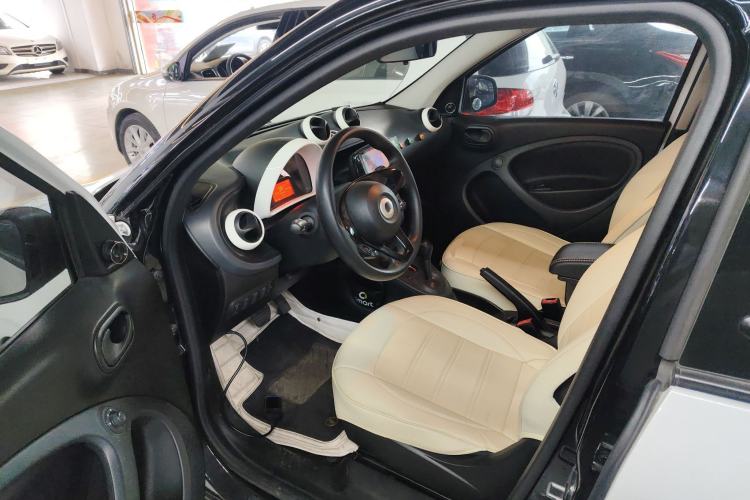 Used smart forfour 2018 1.0L 52 kW Dynamic Edition
