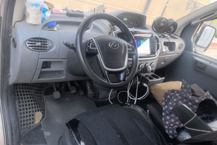 Used SAIC MAXUS Xintu V80 2019 2.5T Classic Edition 6-Speed Manual – Aoyuntong Short Wheelbase Mid-Height Design 5/6 Seats