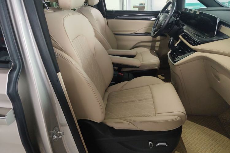 Used Buick GL8 2022 ES Land Cruiser 653T Luxury Model Right Front Seat