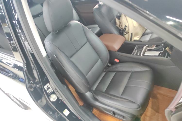 Used GAC Trumpchi GS8 2017 320T Two-Wheel Drive Luxury Smart Connectivity Version (7 Seats)