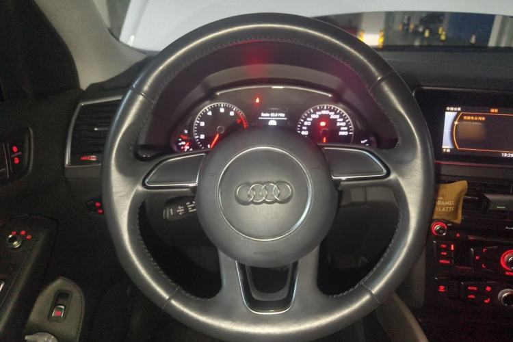 Used Audi Q5 2017 Plus 40 TFSI Ambition Model
