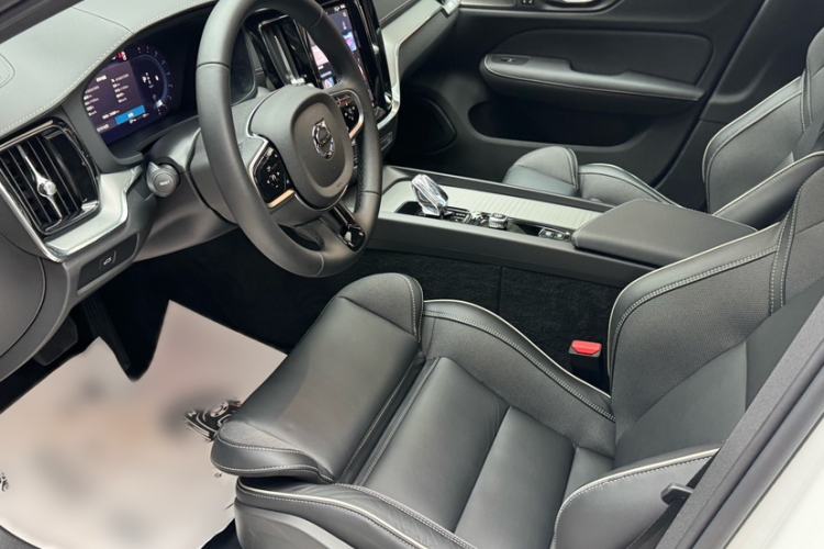 Used Volvo S60 2025 B5 Zhiya Sport Edition
