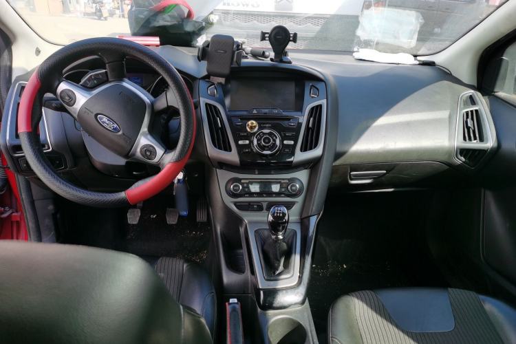 Used Ford Focus 2012 Sedan 1.6L Manual Fashion Edition
