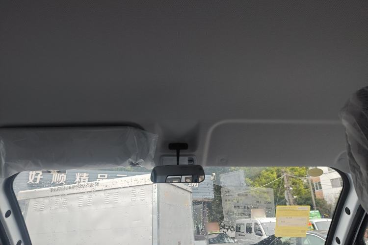 Used Wuling Yangguang 2024 300KM Comfort Version Passenger Van 75kW
