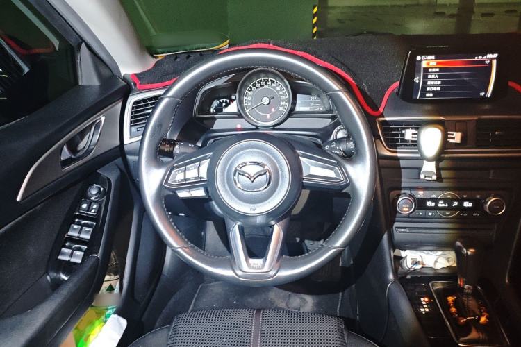 Used Mazda 3 Axela 2017 Hatchback 2.0L Automatic Luxury Model Emission Standard China V Steering Wheel