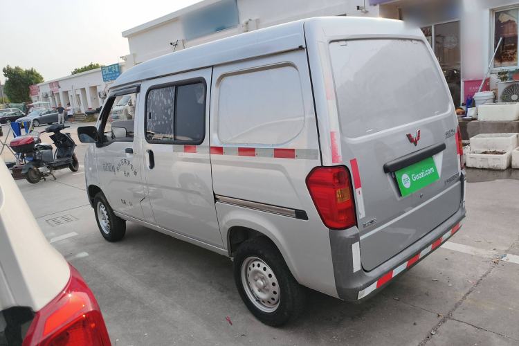 Used Wuling Zhiguang 2020 1.2L Van Utility Model China VI Emission Standard 5-Seater LSI