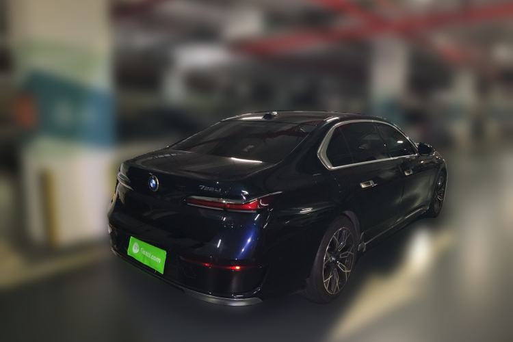 Used BMW 7 Series 2023 735Li Luxury Package Rear Right 45 Deg