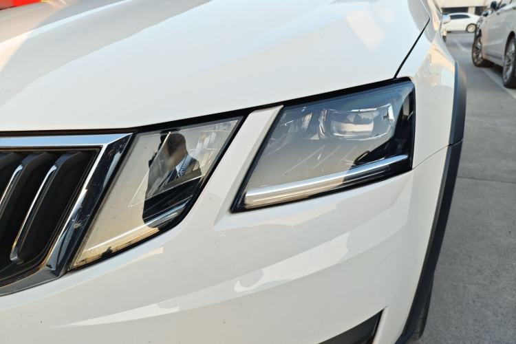 Used Skoda Octavia 2019 TSI280 DSG Luxury Edition Station Wagon China VI Standard