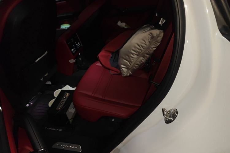 Used Porsche Cayenne 2023 Cayenne Coupé 3.0T Platinum Edition Left Rear Seat