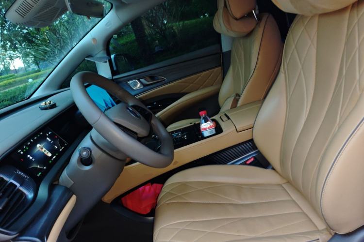 Used Denza D9 2022 DM-i 970 Four-Wheel Drive Prestige Model
