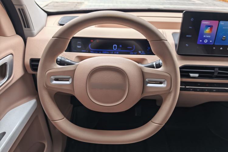 Used Geely Galaxy Panda 2023 Panda Mini 200km Endurance Bear Steering Wheel