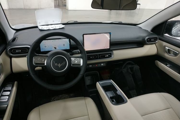 Used Wuling Bingo PLUS 2024 401 km Range 5-Seater Version Center Console