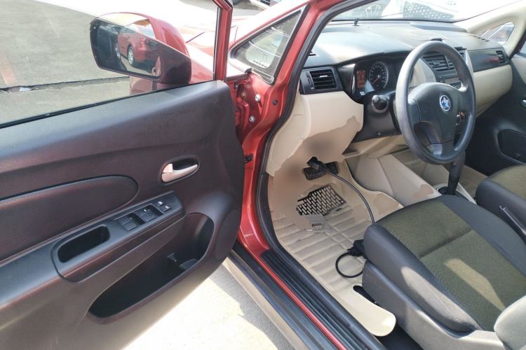 Used Venucia R50 2014 1.6L Automatic Splendid Edition