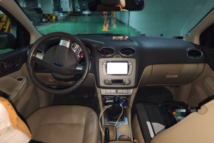 Used Ford Focus 2013 Hatchback Classic 1.8L Manual Fashion Edition Center Console